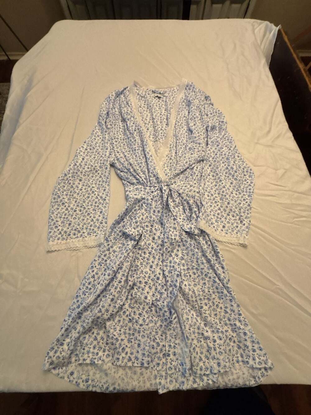 Eileen West Blue Floral Lace Trimmed Robe L/XL